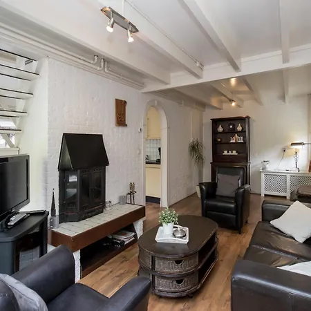 Сasa de vacaciones In By Forest & *